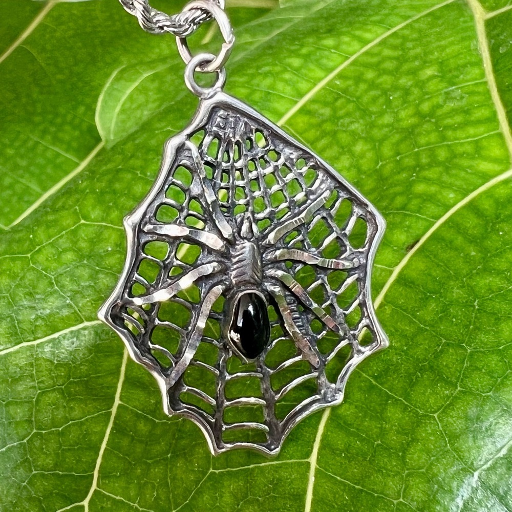 SOLD Vintage 925 Sterling Silver Black Onyx Spider Web Pendant 5.3g Halloween - Picture 3 of 11